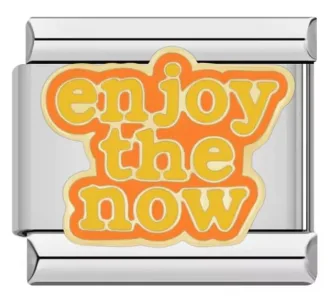 چارم ایتالیایی Enjoy The Now؛ اکسسوری خاص دستبند شما