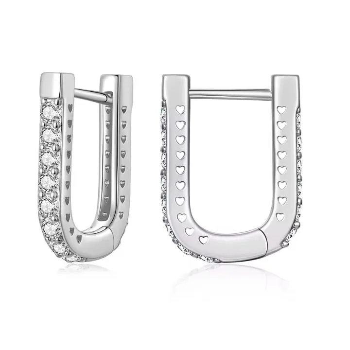 گوشواره نقره نگین‌دار طرح U؛ درخشش مدرن و مینیمال