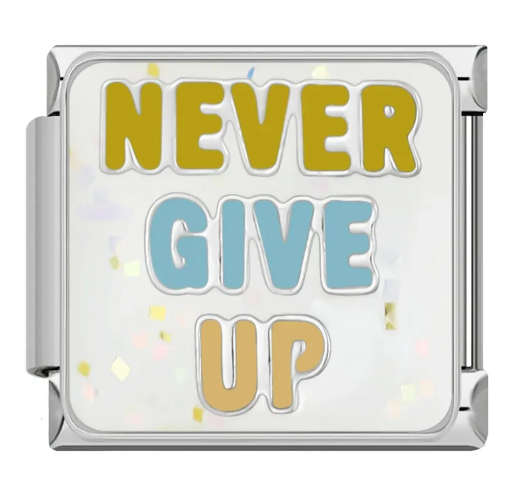 خرید چارم ایتالیایی Never Give Up | اکسسوری انگیزشی دستبند
